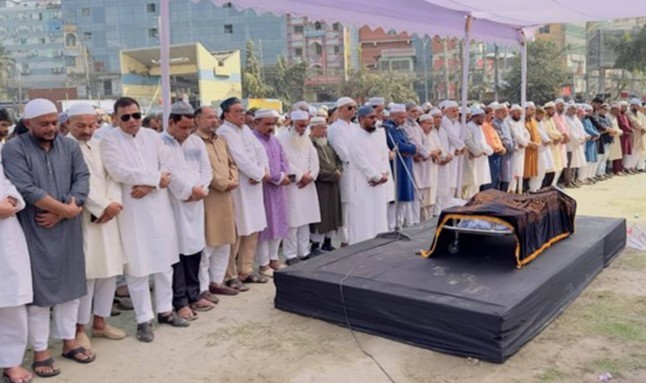 কুমিল্লা মহানগর বিএনপির সভাপতি আবুর বাবার জানাজায় হাজারো মানুষ